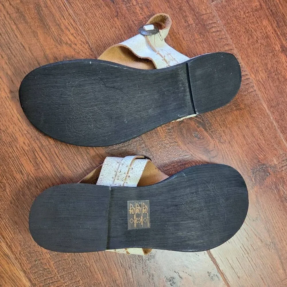 NWOT Musse & Cloud Miah T-Strap Sandals